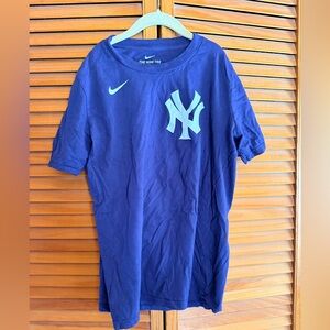 Nike Kids Navy Yankees Soto Blue shirt sleeve Tee with NY Yankees Logo